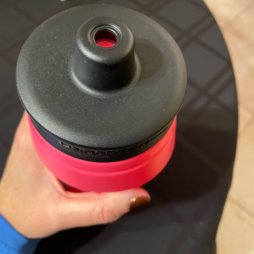 32 oz. Underarmor waterbottle